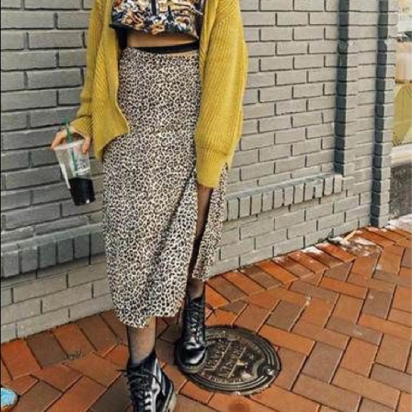Covington Dresses & Skirts - VINTAGE COVINGTON A LINE LEOPARD SKIRT 6 P NWOT